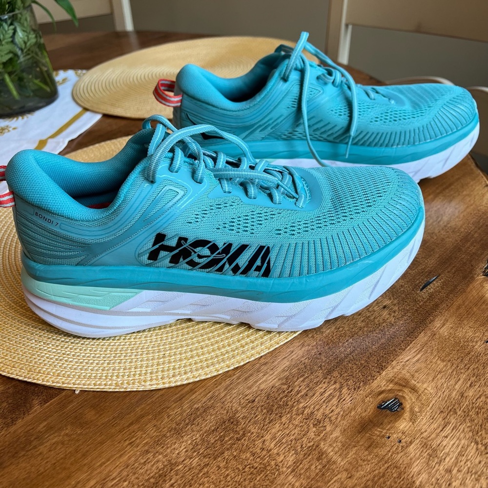 HOKA Women’s Bondi 7 Athletic Shoe, Size 8.5 Wide, Aquarelle/Eggshell Blue